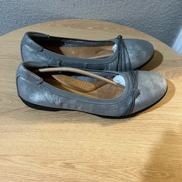 Clark’s Metallic Silver Flats Shoes Size 11 ~Brand New~ - Picture 3 of 4